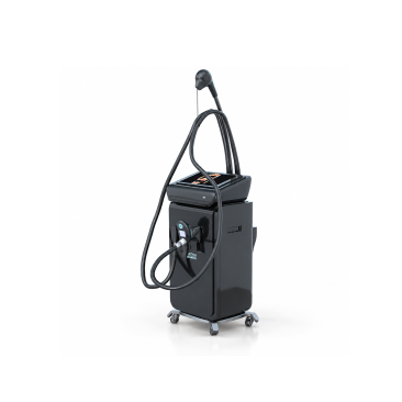 جهاز Silhouette Shaper معروض من زاوية ثلاثة أرباع من الأمام إلى اليمين على خلفية بيضاء، مع تثبيت كلا القطعتين اليدويتين على اللوحة الأمامية، والشاشة مائلة باتجاه المشاهد، والخراطيم مقوسة فوقها.