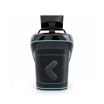 Vista frontale di un elegante visore per realtà virtuale nero con dettagli blu luminosi e design curvo.