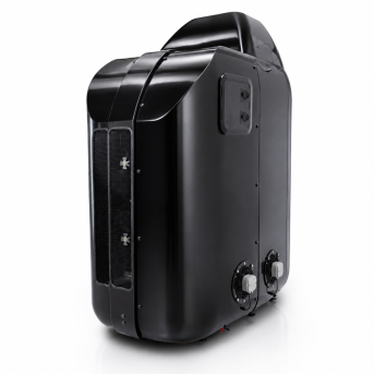 Ampio case per computer di colore nero, di tipo industriale, con parte superiore curva, pannelli laterali a rete e due ventole di raffreddamento frontali sul bordo inferiore.